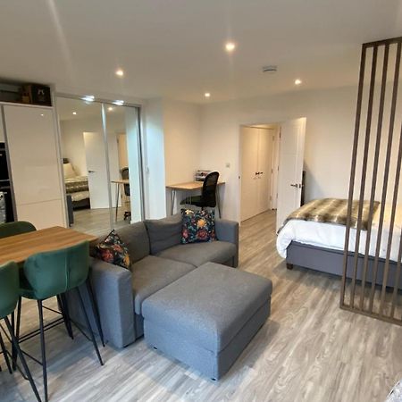 London Luxe: Stylish Studio Extérieur photo