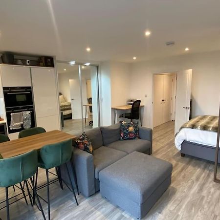 London Luxe: Stylish Studio Extérieur photo