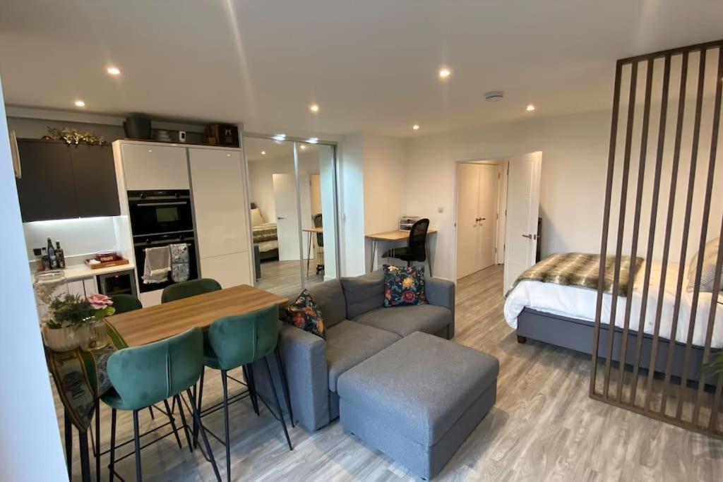 London Luxe: Stylish Studio Extérieur photo